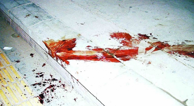 女子家门口被害 嫌疑犯竟是自己14岁的儿子？