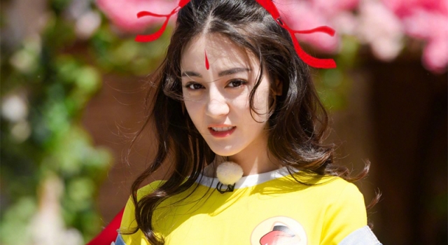 迪丽热巴七夕晒美照 终于知道热巴男友是谁了