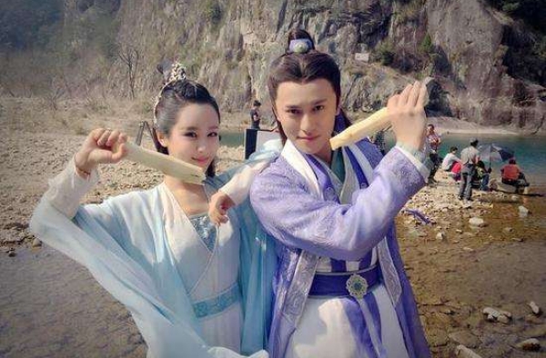 杨紫秦俊杰因戏结缘 公开秀恩爱甜到爆炸！