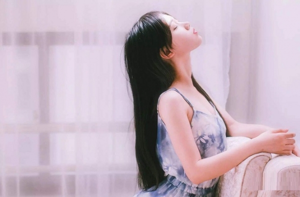 不会与女生聊天? 这一条与女生聊天的技巧太强了!