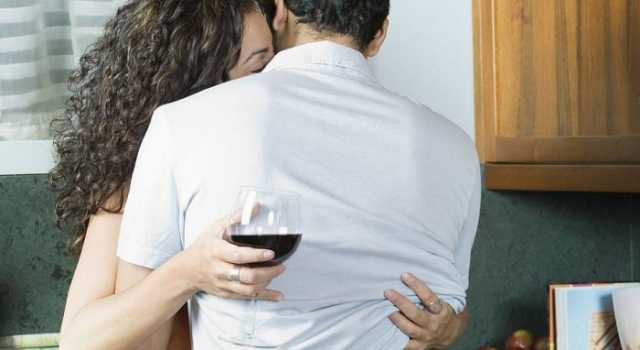 劈腿是什么意思 女友劈腿后你还会要吗