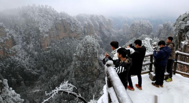 张家界武陵源现冰雪峰林 冰雪世界景色别样美