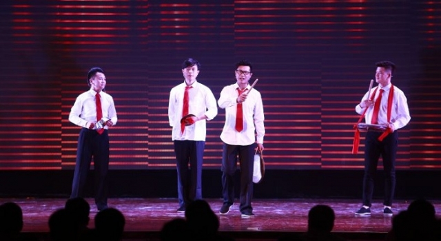 三句半台词大全爆笑 公司年会三句半节目就该这么演