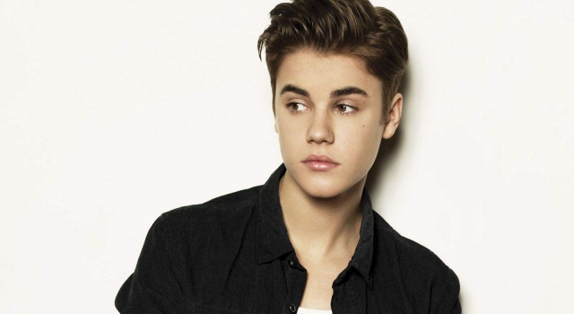 比伯自认与模特约会没做错 称心里还爱着赛琳娜