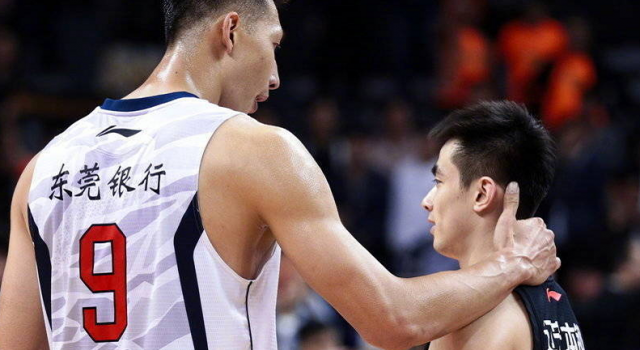 广东战败易建联摸头杀超暖心 易建联不愧是领袖人物