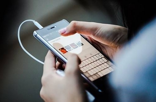 别让朋友圈定义了真实生活 朋友圈里的你是真是假？