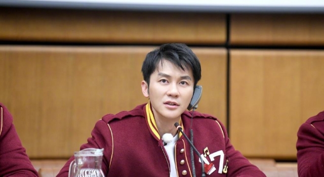 奔跑吧李晨被学士帽砸伤出血 受伤后李晨这样回应