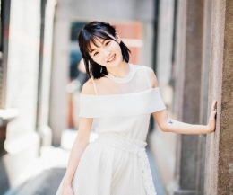 强东玥公主风写真曝光 穿上白纱裙的强东玥这么可爱