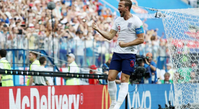 英国球迷为巴拿马加油 英格兰6-1大胜巴拿马