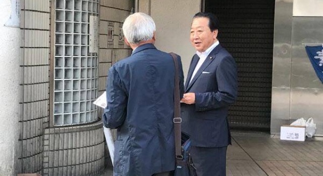 日本前首相连续31年发传单 称:比起演讲更容易与人交流