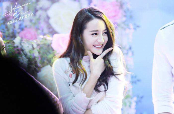 杨幂花重金买版权 力捧迪丽热巴当电视剧女主