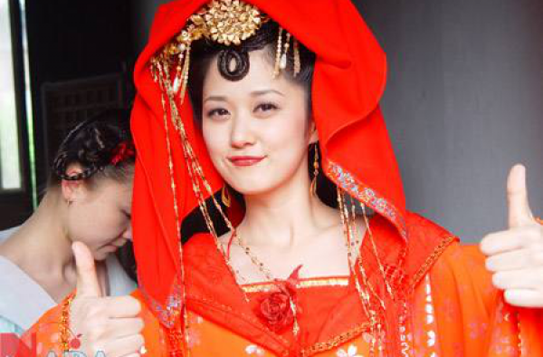 《刁蛮公主》演员现状女主风光不在 配角嫁入豪门