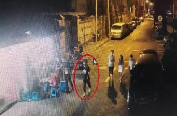 杭州一色狼被抓（图）专摸胸部,下体 摸了就跑。