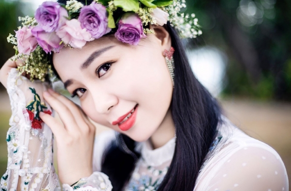 南京美女博士“腿姐”求婚结婚时都在上课 网友：腿姐就是这么优秀，考研很优秀，连恋爱都那么优秀