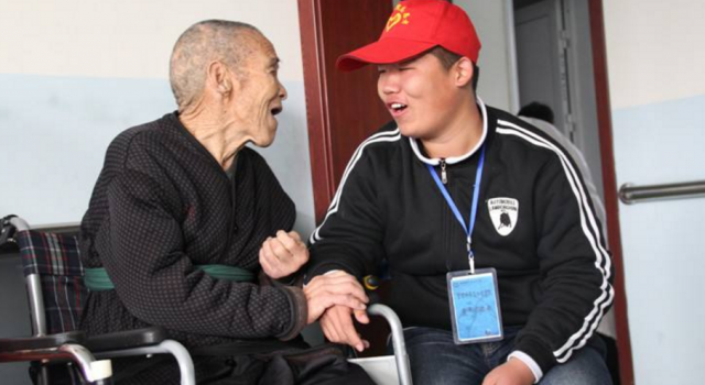 老兵收到了一份特殊礼物，感谢他们为我们做出的贡献。