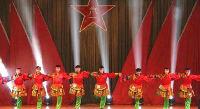 欢庆八一建军节，十里堡举行文艺汇演