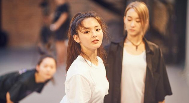 杨超越被报道随地吐痰 对此杨超越这样回应