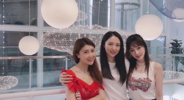 董璇李小璐甘薇聚会的照片曝光 三人之间还有这样的颜渊
