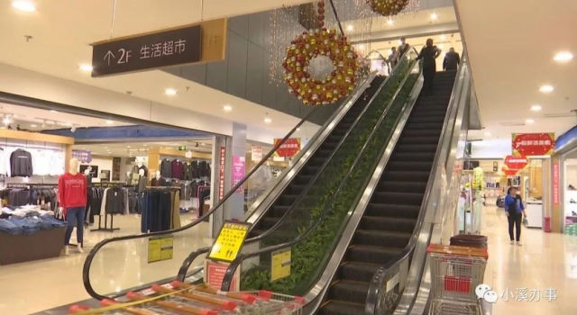 男童商场扶梯坠下身亡 这件事到底谁该负责任