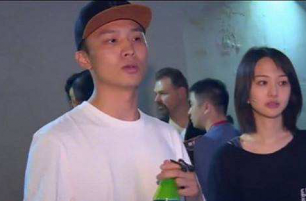 张恒接郑爽下班 恋情曝光后首次低调现身