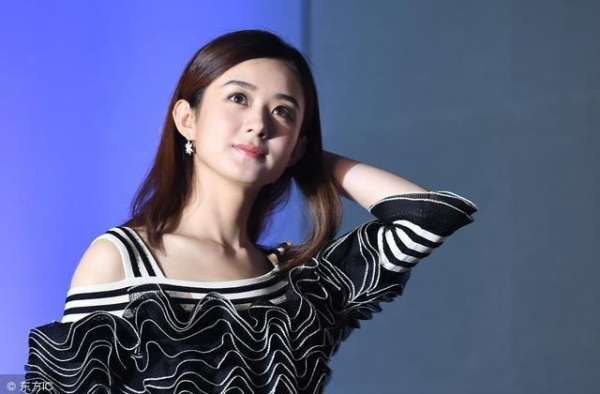 赵丽颖出现某活动 疑似怀孕看见身材谣言不攻自破