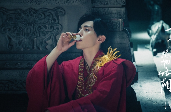 旭凤肩膀上有个摆设被吐槽 这个摆设靠上去怕会硌得慌吧