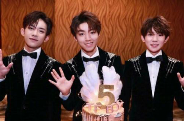 TFBOYS联排被迫取消 粉丝的爱有点“疯狂”