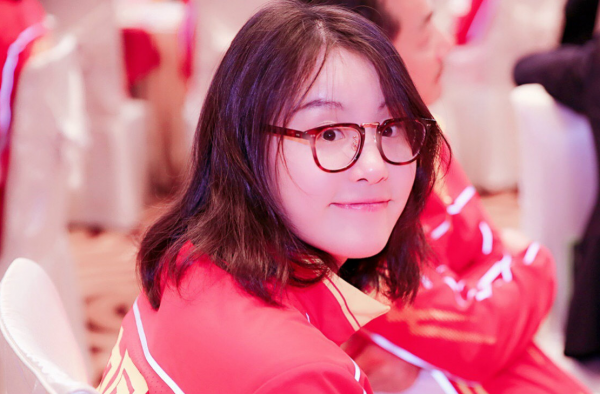 傅园慧满身抓痕触目惊心，知道原因后心疼洪荒少女