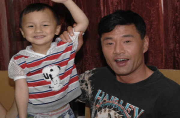 于荣光现身活动现场，曝光自己家人的情况，满脸幸福