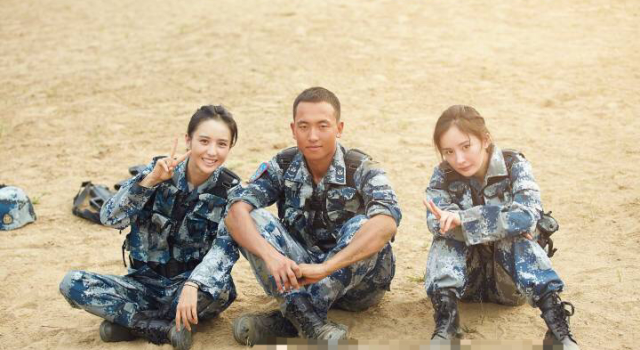 杨幂王威互关 兵哥哥要混娱乐圈了吗？