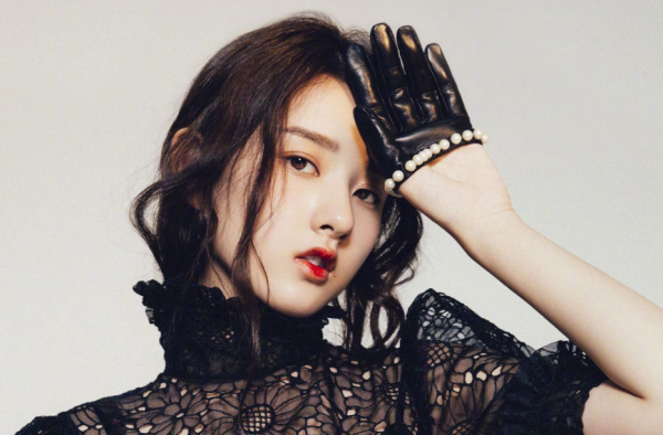 宋祖儿晒军训照自嘲“美黑” 当红女星军训照谁最美？
