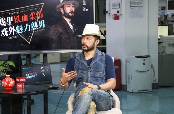 谭凯补过的都说好 网友：这下大家都知道你补过裤裆了