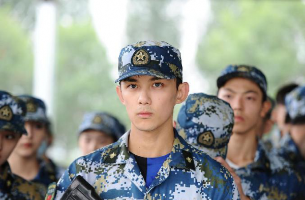 吴磊北电 军训表现优异进入九人示范班