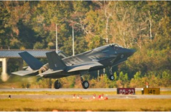 F-35首次坠毁 迄今最昂贵战机已承包首摔