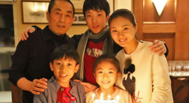 张艺谋为妻子庆生 画面曝光太浪漫了！宠妻狂魔了解一下？