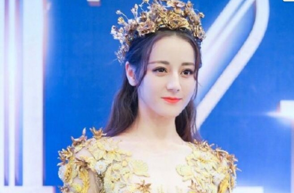 迪丽热巴太美了 被称最美金鹰女神，给迪丽热巴的造型师加鸡腿！