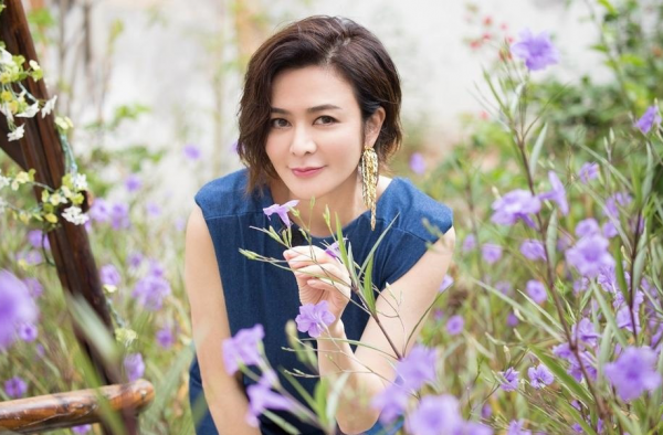 女神关之琳称渴望爱情 两段婚姻皆没能够长久