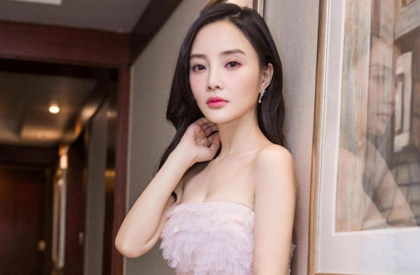 李小璐复出结束带娃生活 “夜宿风波”已平息？