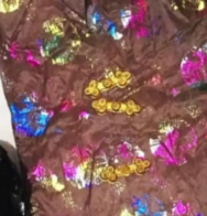 女生投诉快递员 撤诉后收到寿衣符咒 这是怎么回事？