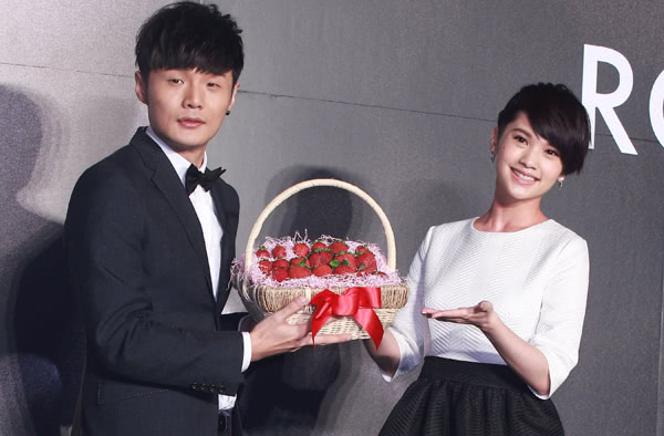 杨丞琳李荣浩领证秘婚？从这几个细节看好他们的恋情