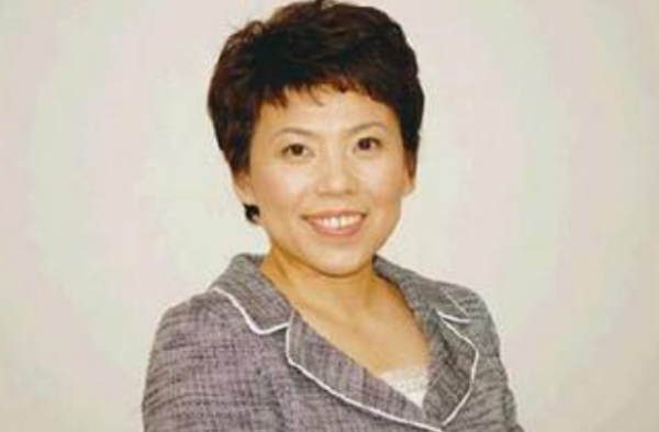 邓亚萍谈下跪门 跪着接过学位证书,他可不是教皇