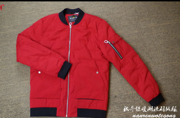 冬季保暖穿搭技巧 时尚棒球羽绒服外套穿出温暖