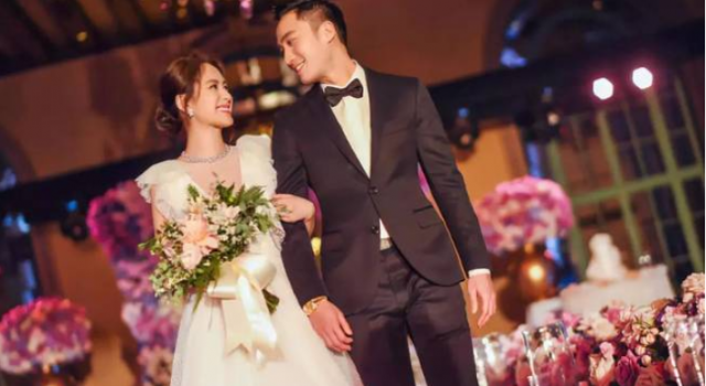 阿Sa陪阿娇试婚纱 一个细节暴露两人真实关系！