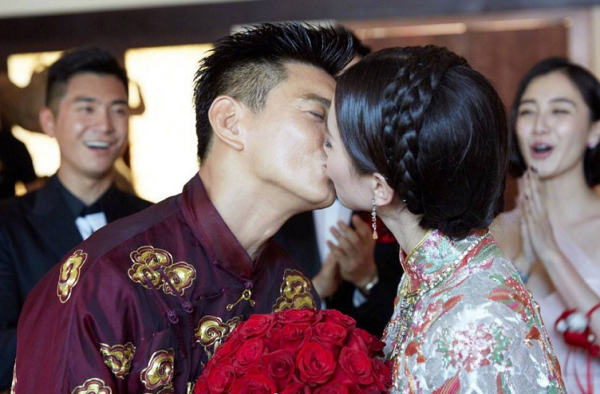 吴奇隆刘诗诗宣布怀孕 网友：小王子颜值一定很高！