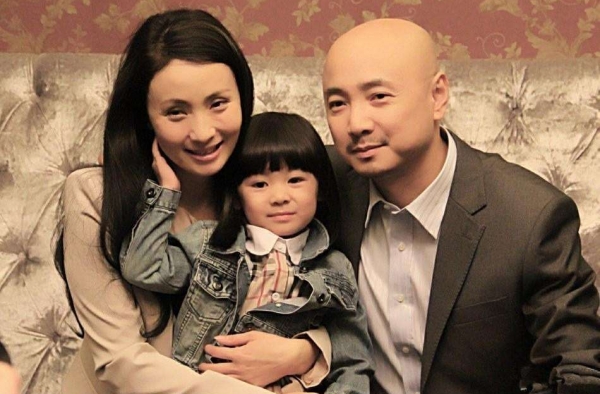 网曝徐峥夜会美女两人发生了什么？陶虹回应说啥了？