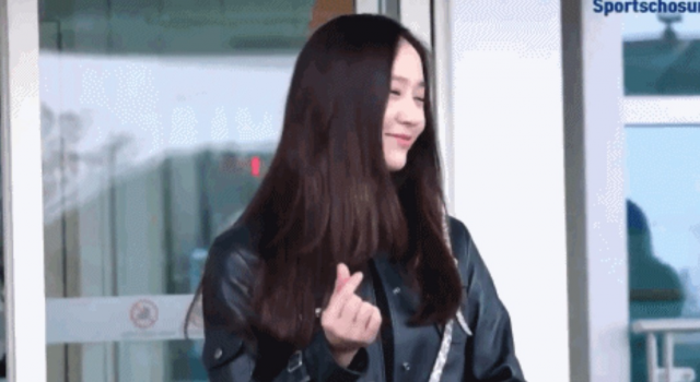 被迫营业郑秀晶 前男友KAI竟恋上YG亲女儿 郑秀晶甩她几条街