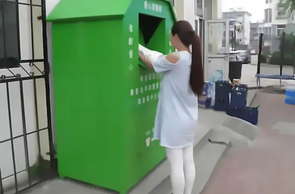 你捐的衣服哪里去了？大部分成抹布 你的衣服中招了吗？