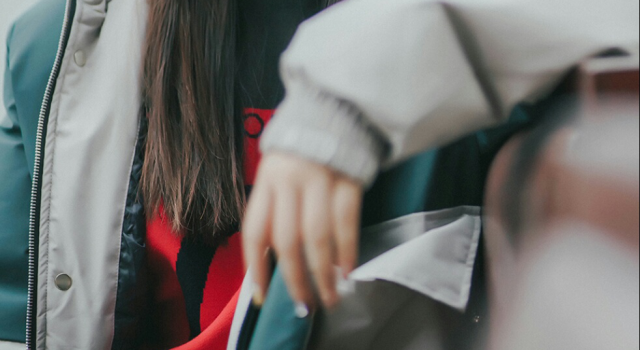 选择一件拼接工装棉服 让你可以有一个更高的效率