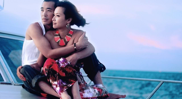 徐静蕾否认已婚 享受二人甜蜜世界将不婚进行到底