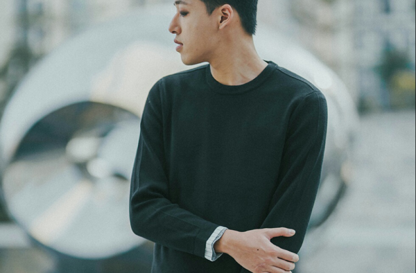 温暖的针织衫拼接上衣 带你走进温暖的世界